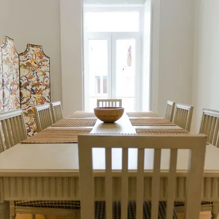 Charming Light-filled Spacious Lisbona