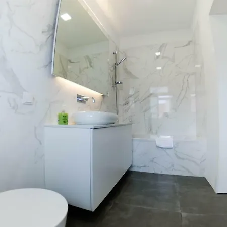 Charming Light-filled Spacious Apartment *
