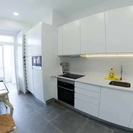 Charming Light-filled Spacious Lissabon