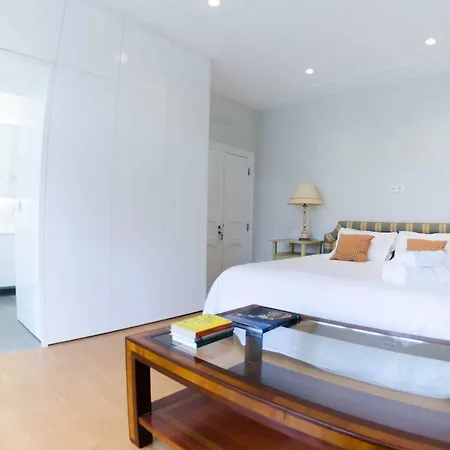 Appartamento Charming Light-filled Spacious Lisbona